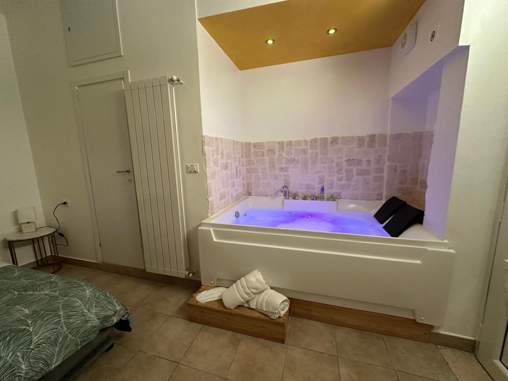 Le Plaisir Luxury Con Vasca Idromassaggio Penzion *